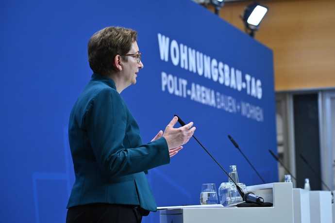 Bundesbauministerin Klara Geywitz setzt beim Wohnungsbau auf regionalisierte Bedarfsprognosen. | Foto: DGfM/C. Pflug