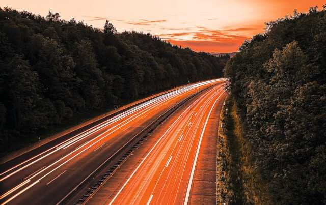 Morgenrot oder eher Götterdämmerung? Die Überführung der Verantwortung für rund 13.000 deutsche Autobahnkilometer in eine neue GmbH macht Probleme. | Foto: mastermind76 auf pixabay