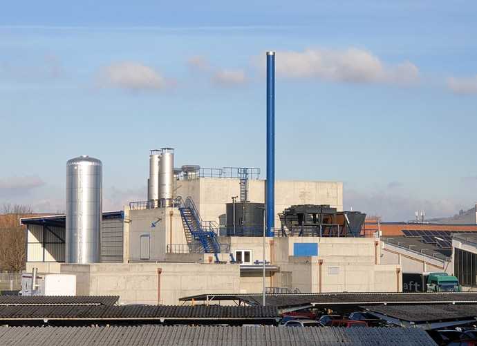 Diese Pyrolyse-Anlage von Syncraft wurde am 7. Dezember 2023 auf dem Gelände der Südwestdeutschen Salzwerke AG in Heilbronn eröffnet. Sie ersetzt ein altes Kohlekraftwerk und versorgt das traditionsreiche Salzbergwerk in Heilbronn mit 1 MW Strom und 1,9 MW Wärme. | Foto: Carbuna AG