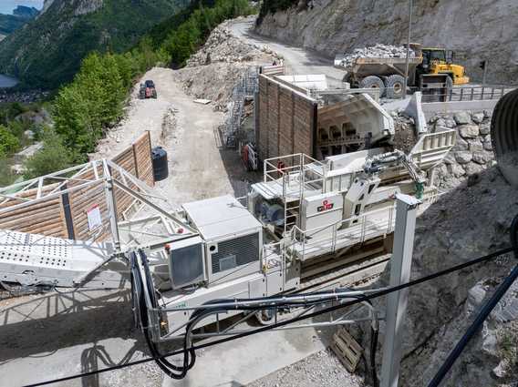Rohrdorfer Zement bändigt 600 Tonnen Kalkstein pro Stunde Rohrdorfer Zement bändigt 600 Tonnen Kalkstein pro Stunde