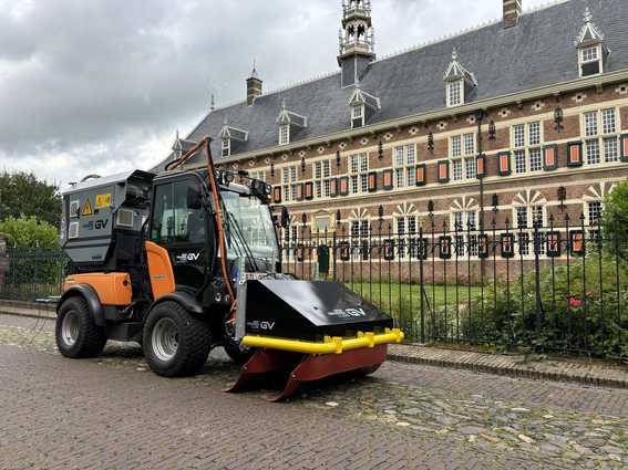 Stromeinsatz gegen Wildwuchs spart Arbeitszeit und Kosten Stromeinsatz gegen Wildwuchs spart Arbeitszeit und Kosten