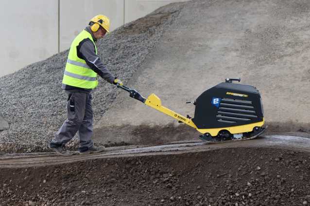 Emissionsfrei im Garten:: Bomag zeigt die Zukunft der Verdichtungstechnik Emissionsfrei im Garten:: Bomag zeigt die Zukunft der Verdichtungstechnik