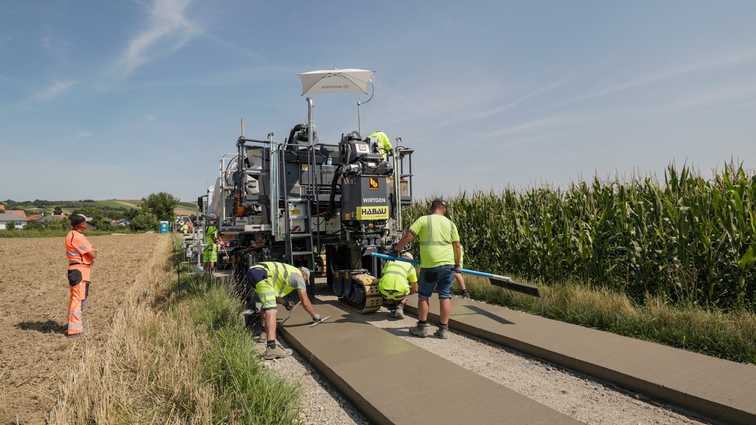 Vom Feldweg in den Semmeringtunnel: Wie flexibel muss ein Fertiger heute sein? Vom Feldweg in den Semmeringtunnel: Wie flexibel muss ein Fertiger heute sein?