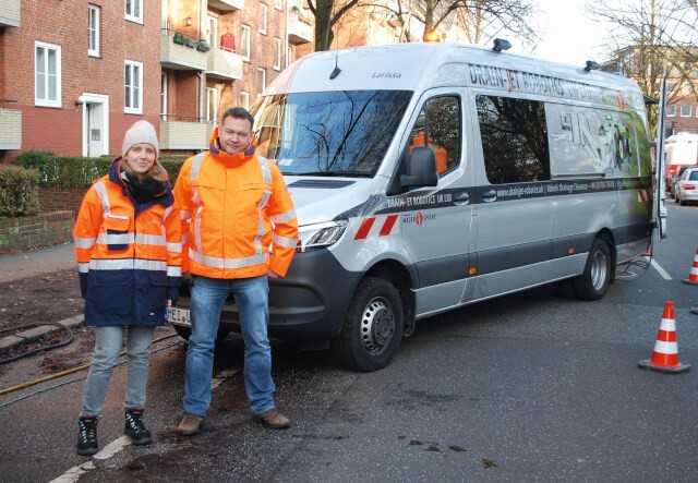 Projektleiterin Gabriele Mokros und Tino Bermich auf der Baustelle in Eimsbüttel | Foto: A. zu Eulenburg
