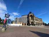 Transportbühne an der Semperoper im Einsatz Transportbühne an der Semperoper im Einsatz