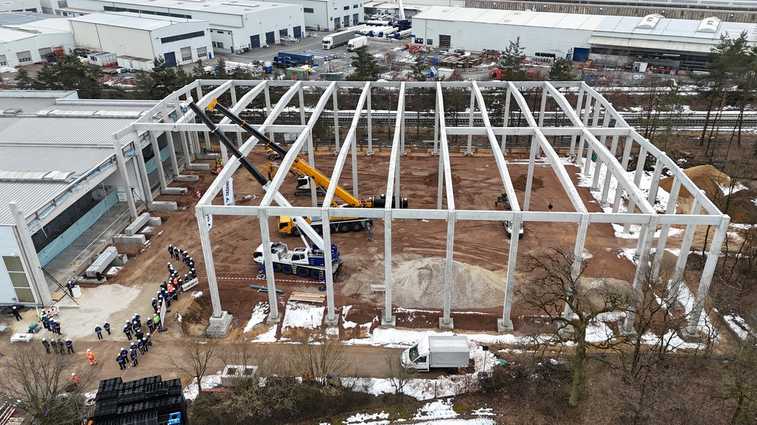 Richtfest in Lauf: Tadano baut neues Ersatzteilzentrum Richtfest in Lauf: Tadano baut neues Ersatzteilzentrum