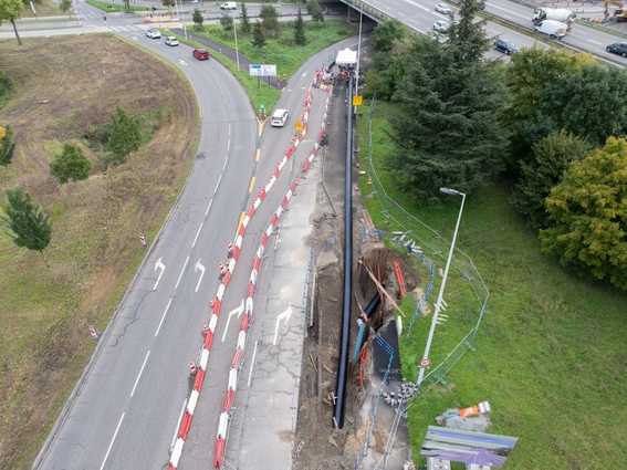 Unter Fluss und Schnellstraße